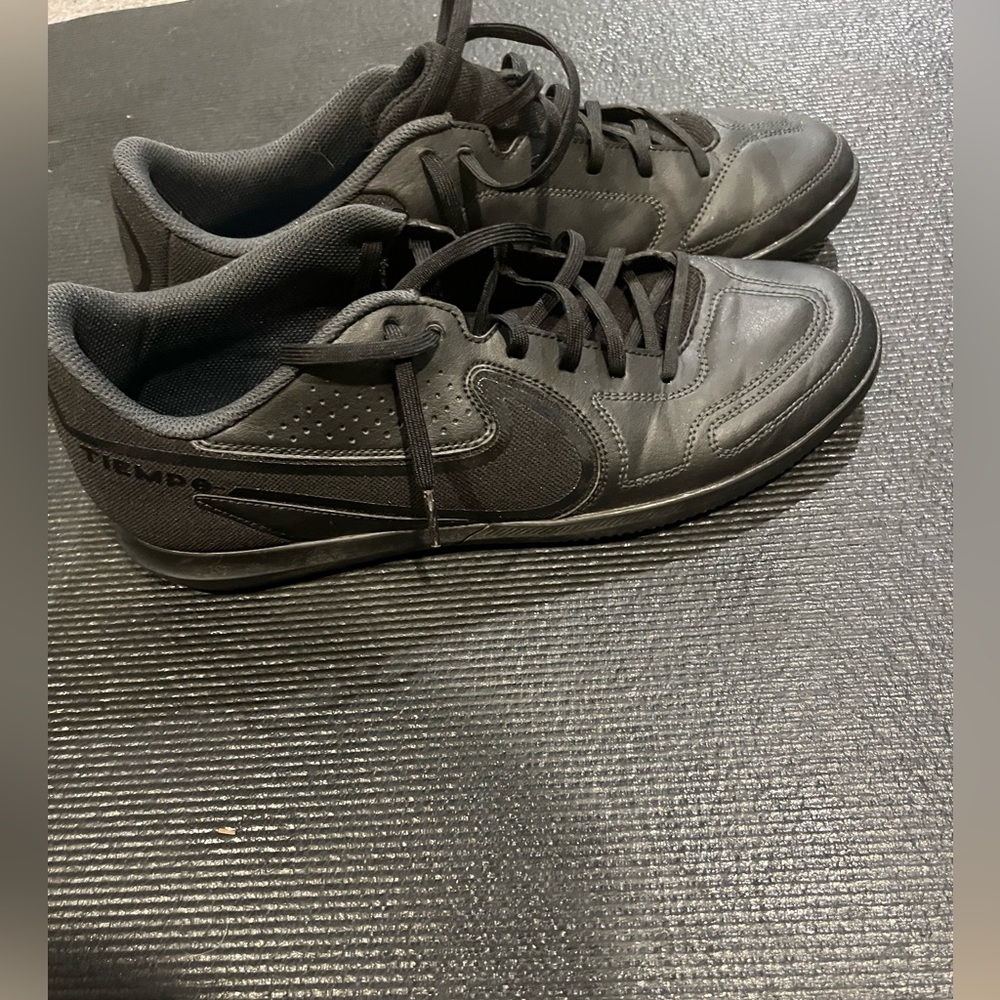 Nike tiempo indoor soccer shoes size 11.5 men’s